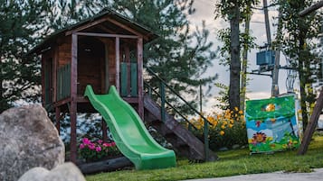 Children’s play area – outdoor