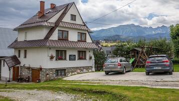 Deluxe Apartment, 2 Bedrooms, Balcony, Mountain View | Pemandangan gunung