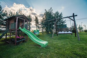 Área de juegos infantiles al aire libre