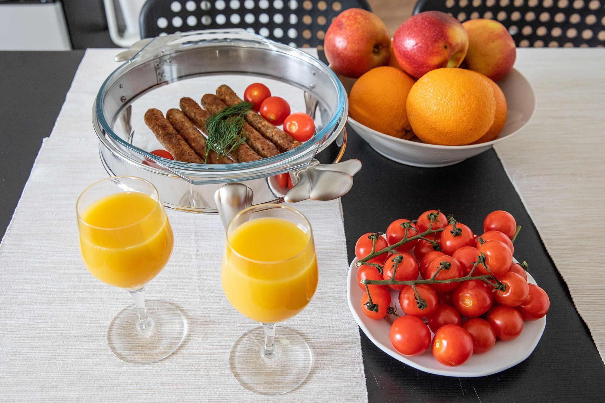 Deluxe Apartment, 2 Bedrooms, Balcony, Mountain View | Dining room