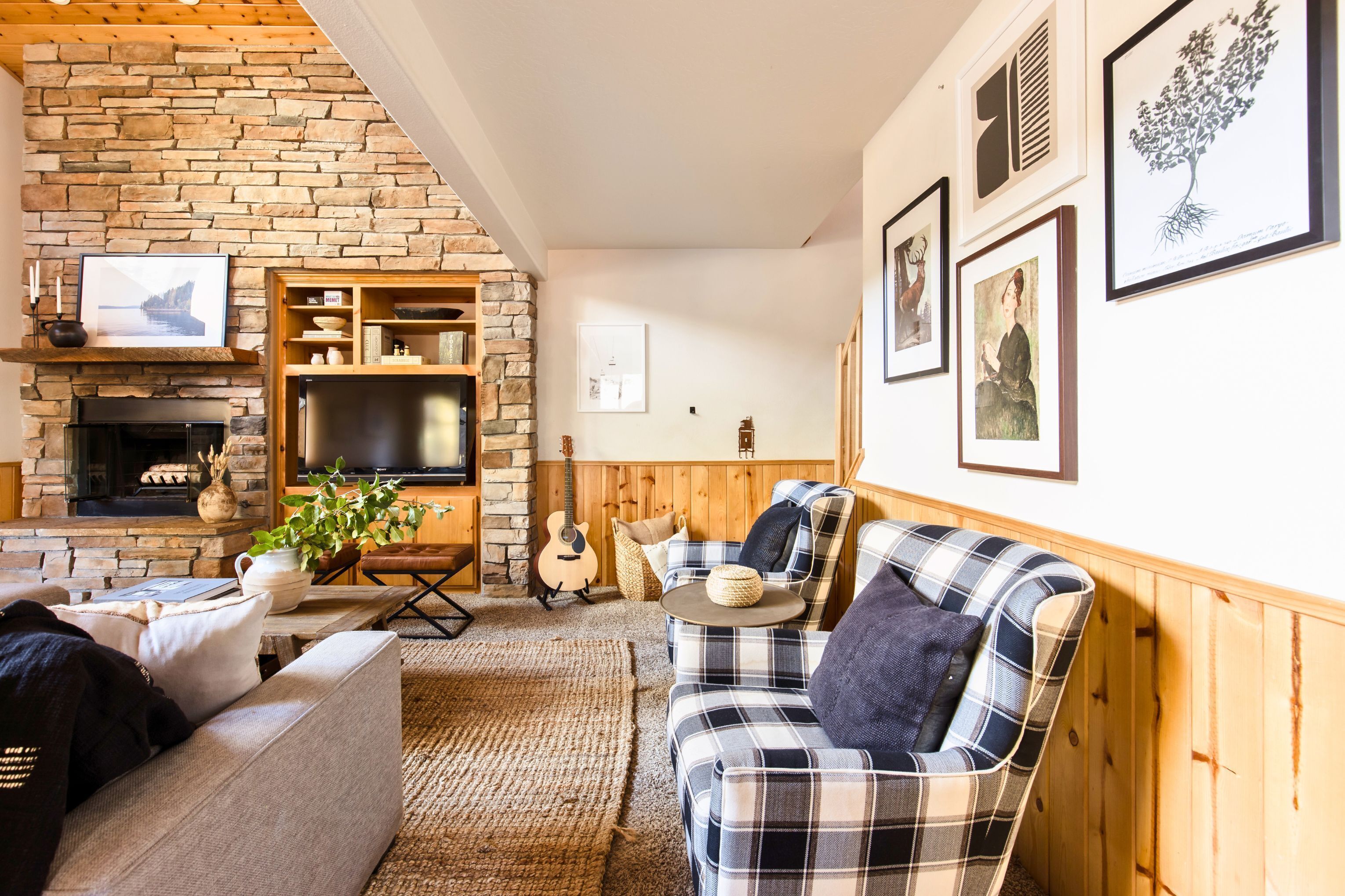 Smart TV, fireplace, foosball