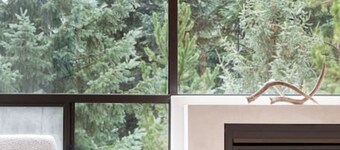 Luxury 3BR/2BA Creekside: Hot tub, A/C, Secure Bike Storage, Mountain Views