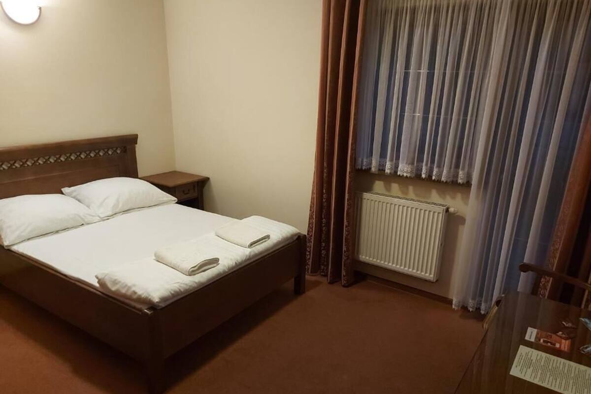 1 habitación, muebles diferentes, wifi gratis y ropa de cama
