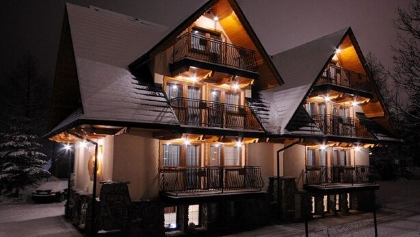 Front of property - evening/night - Willa Monia (Zakopane)