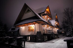 Front of property - evening/night - Willa Monia (Zakopane)