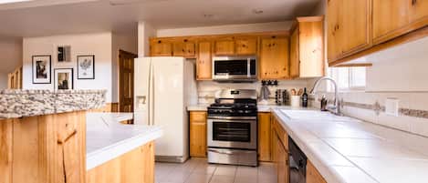Refrigerador, microondas, horno, placa de cocina