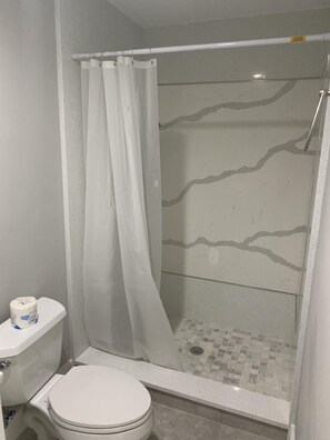 Shower, hair dryer - Everglades City Motel - Queen Room, 1 Bed (Everglades City)