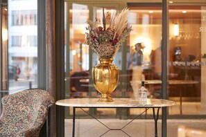 Reception - Hotel du Sentier (Paris)