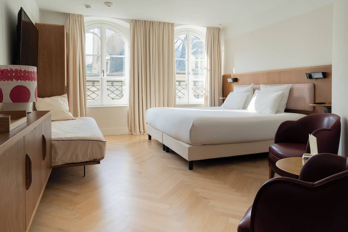 Chambre Double La Signature | Egyptian cotton sheets, premium bedding, pillowtop beds, in-room safe