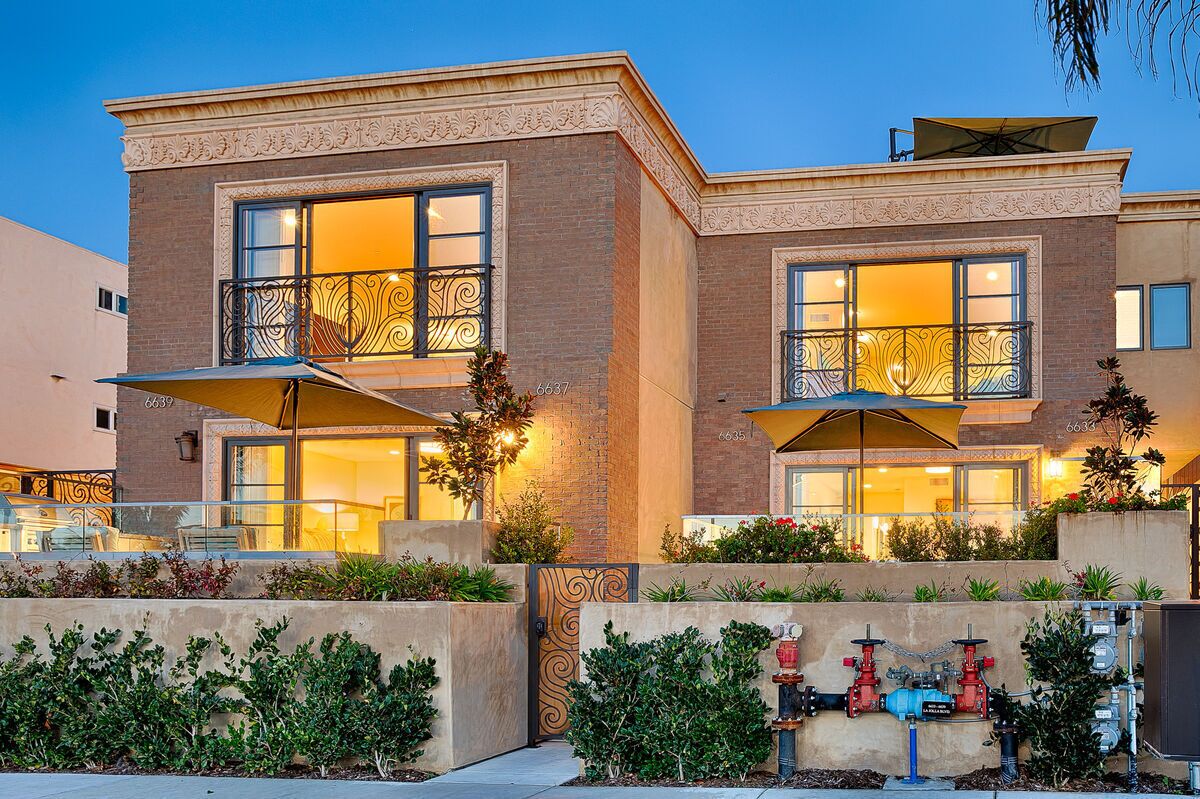 Sol Oasis - Your ultra modern upscale beach townhome in the heart of the famous Windansea Beach