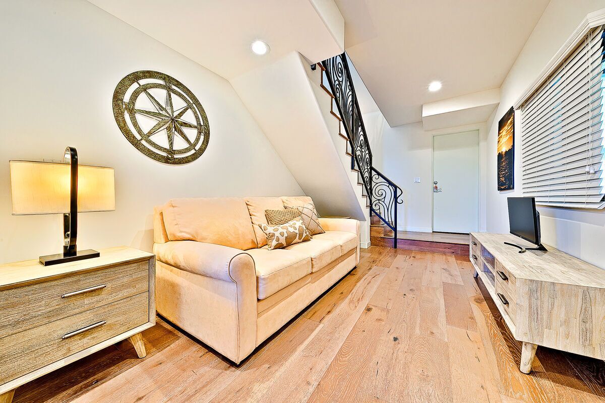 Sol Oasis - Your ultra modern upscale beach townhome in the heart of the famous Windansea Beach