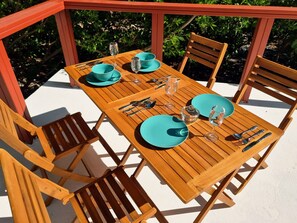 Outdoor dining - Castle Studio Sunrise with Breakfast & Kiteboarding Available (Providenciales)