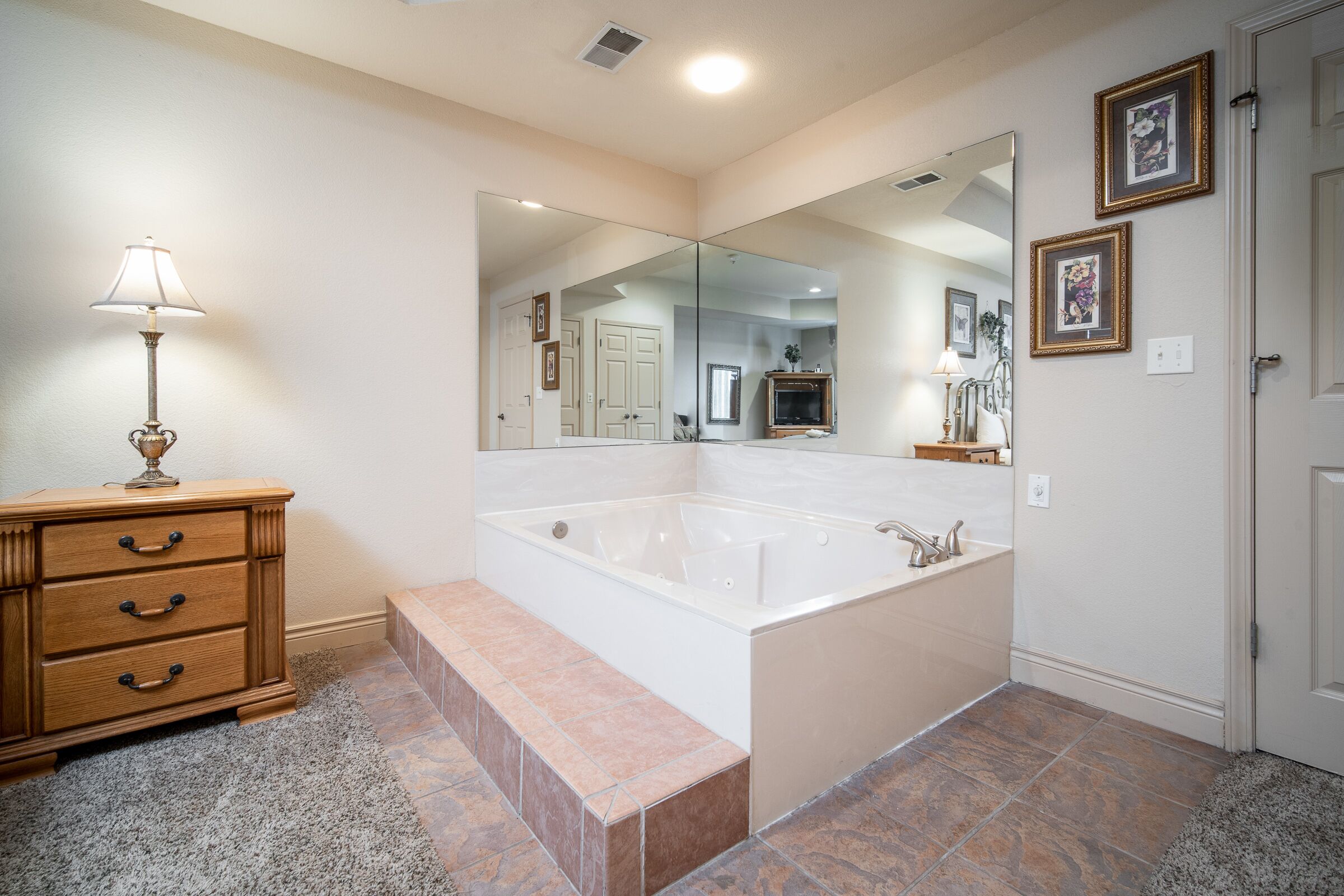 King Suite Golf Condo with Jacuzzi Tub, Kitchenette & Private Patio