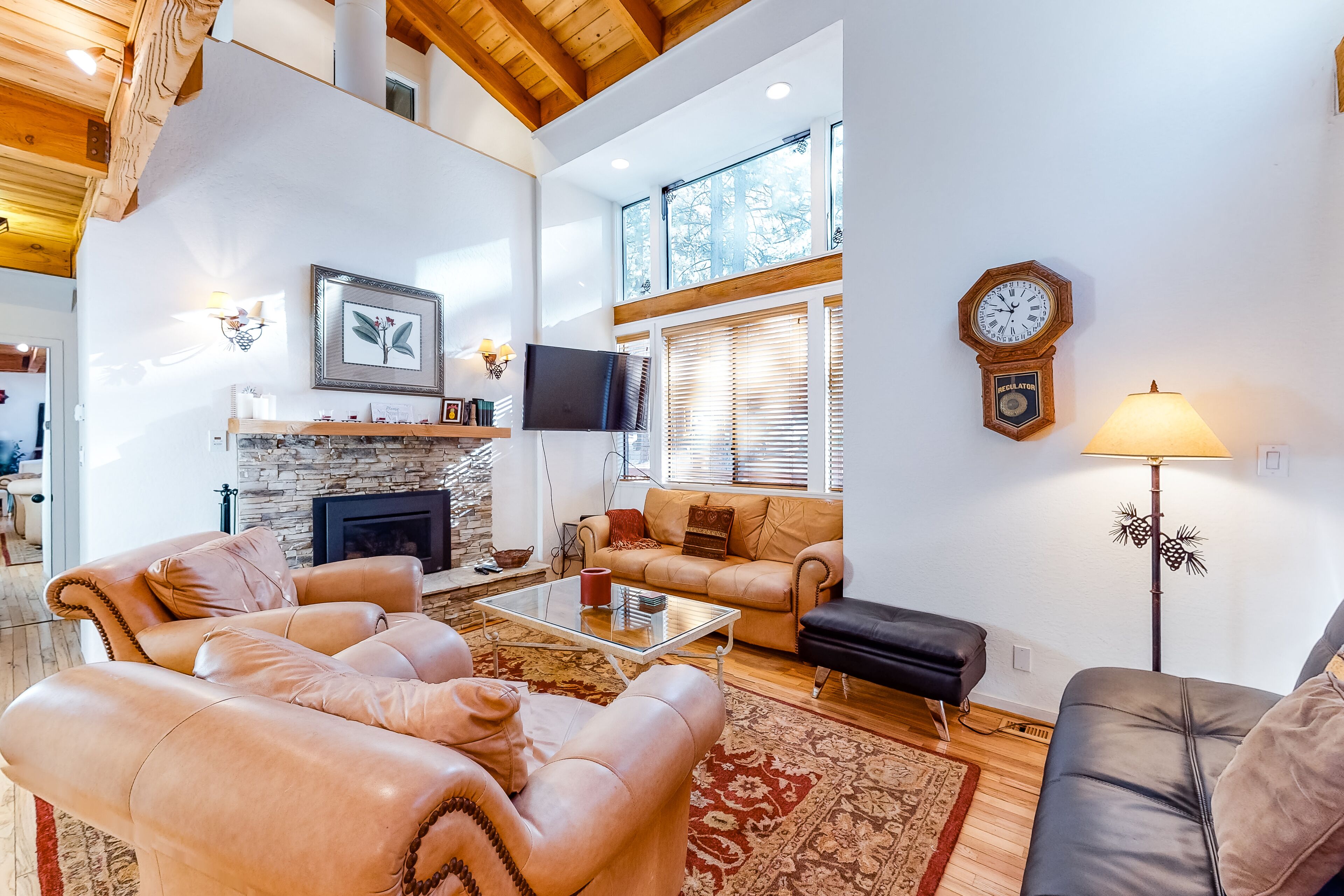 Two-story townhouse w/fireplace, private hot tub, & shared outdoor pool & tennis