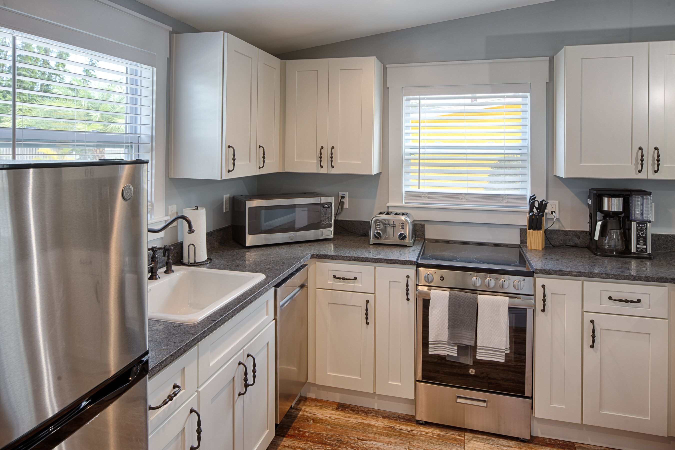 Historic Uptown St Augustine Cottage / Pet Friendly Sanitized / Walk Everywhere