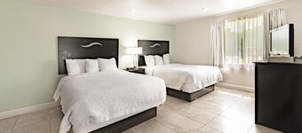 Everglades City Motel - Queen Efficiency Room