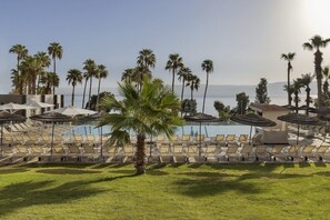 Innendørsbasseng og utendørsbasseng