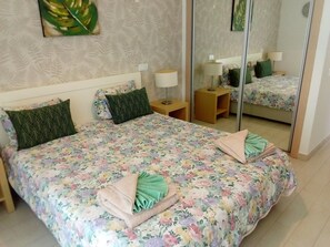 2 chambres, fer et planche à repasser, lit parapluie, Wi-Fi gratuit