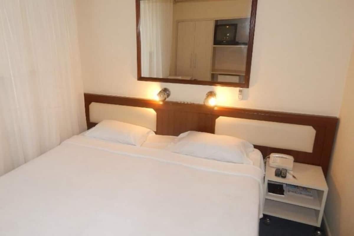 Standard Apartment, 1 Double Bed | 1 bedroom, blackout drapes, free WiFi, bed sheets