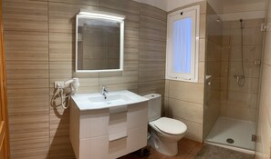 Shower, hair dryer, towels, toilet paper - VIANYMAR APARTMENTS (El Médano)