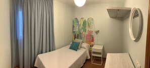 3 habitaciones, tabla de planchar con plancha, wifi y ropa de cama 