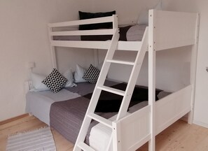 5 bedrooms, free WiFi, bed sheets - Eifel holiday home - large living room - 5 bedrooms - private use! (Zweifelscheid-Engelsdorf)