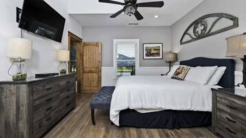 2 bedrooms, desk, iron/ironing board, travel crib