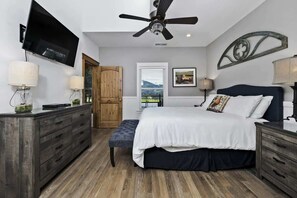 2 bedrooms, desk, iron/ironing board, travel cot - Santini Farmhouse - Wine Tastings Included (Healdsburg)