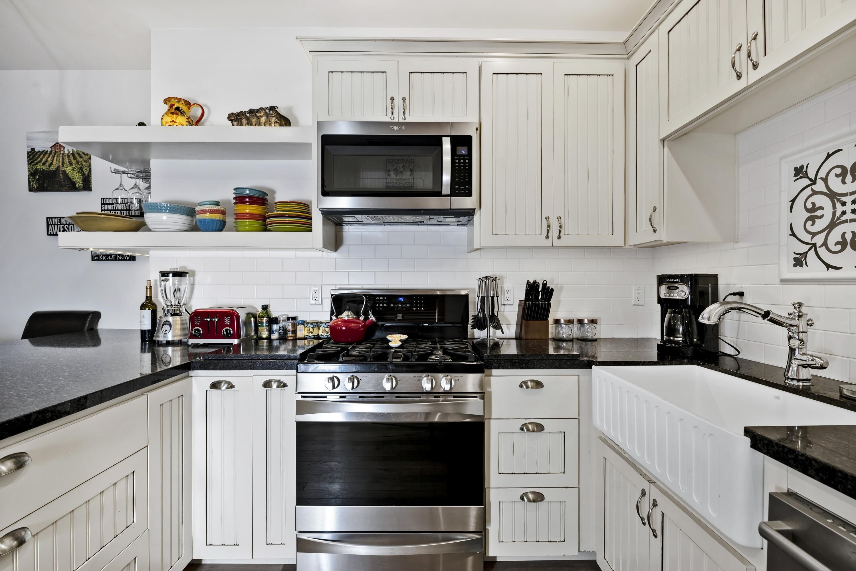 Santini Farmhouse -- Beautiful Italian style Villa, Hot Tub, Vineyard Views