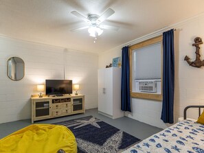 3 bedrooms, iron/ironing board, Internet, bed sheets