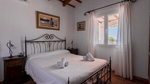 4 chambres, fer et planche à repasser, Wi-Fi gratuit, draps fournis