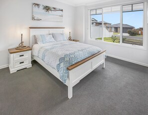 4 bedrooms, iron/ironing board, free WiFi, bed sheets