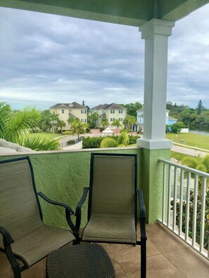 Nhà liên kế Cao cấp | Quang cảnh ban công