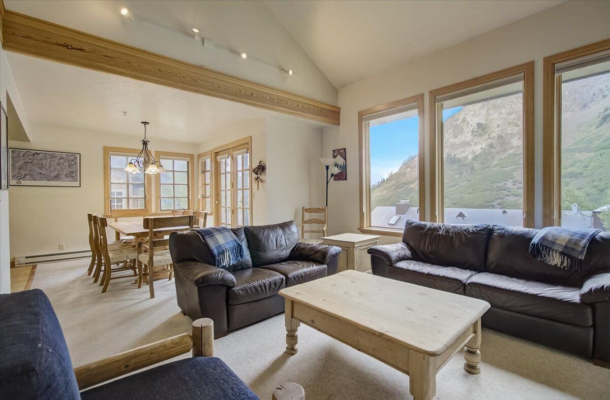 Gad Valley Lodge - ski-in/out to Snowbird