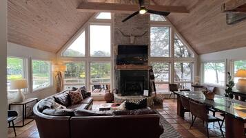 TV connectée, cheminée