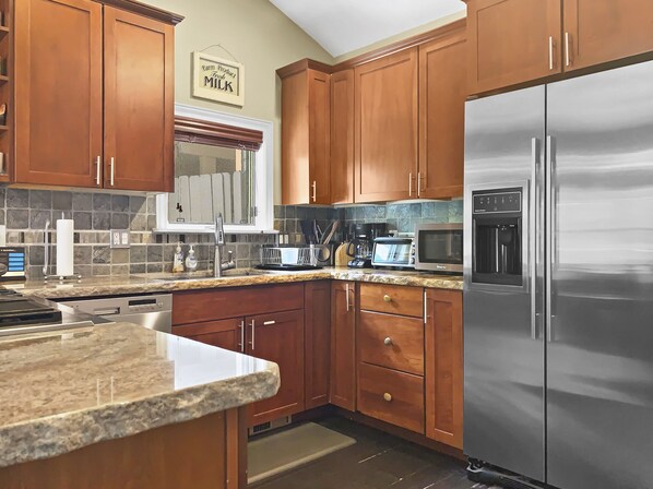 Fridge, microwave, oven, stovetop - Charming Main Street Home-Walk to Town Lift, Shopping, Dining-Private Hot Tub! (Park City)