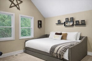 3 Schlafzimmer, Schreibtisch, Bügeleisen/Bügelbrett, kostenloses WLAN