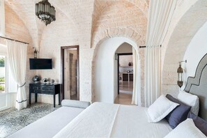 5 slaapkamers, een strijkplank/strijkijzer, gratis wifi, beddengoed