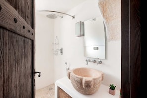 Dusche, Haartrockner, Bidet, HandtĂŒcher