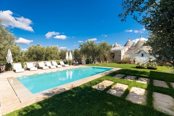 Een verwarmd zwembad