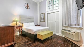 1 slaapkamer, een strijkplank/strijkijzer, internet, beddengoed