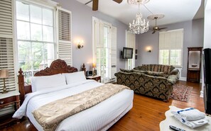 1 bedroom, iron/ironing board, WiFi, bed sheets - Rathbone Mansions - One King and Two Queen Suite (New Orleans)