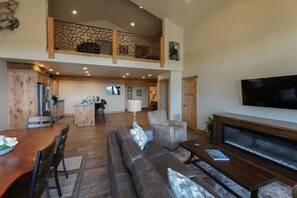 Smart TV, fireplace, Netflix, streaming services