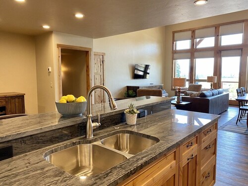Eagle Bend Townhome w/ King Suites & Amazing Views