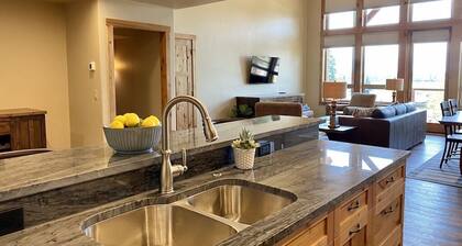 Eagle Bend Townhome w/ King Suites & Amazing Views