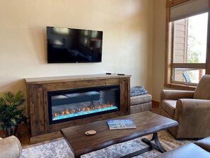 Smart-TV, Kamin, Netflix, Streaming-Dienste