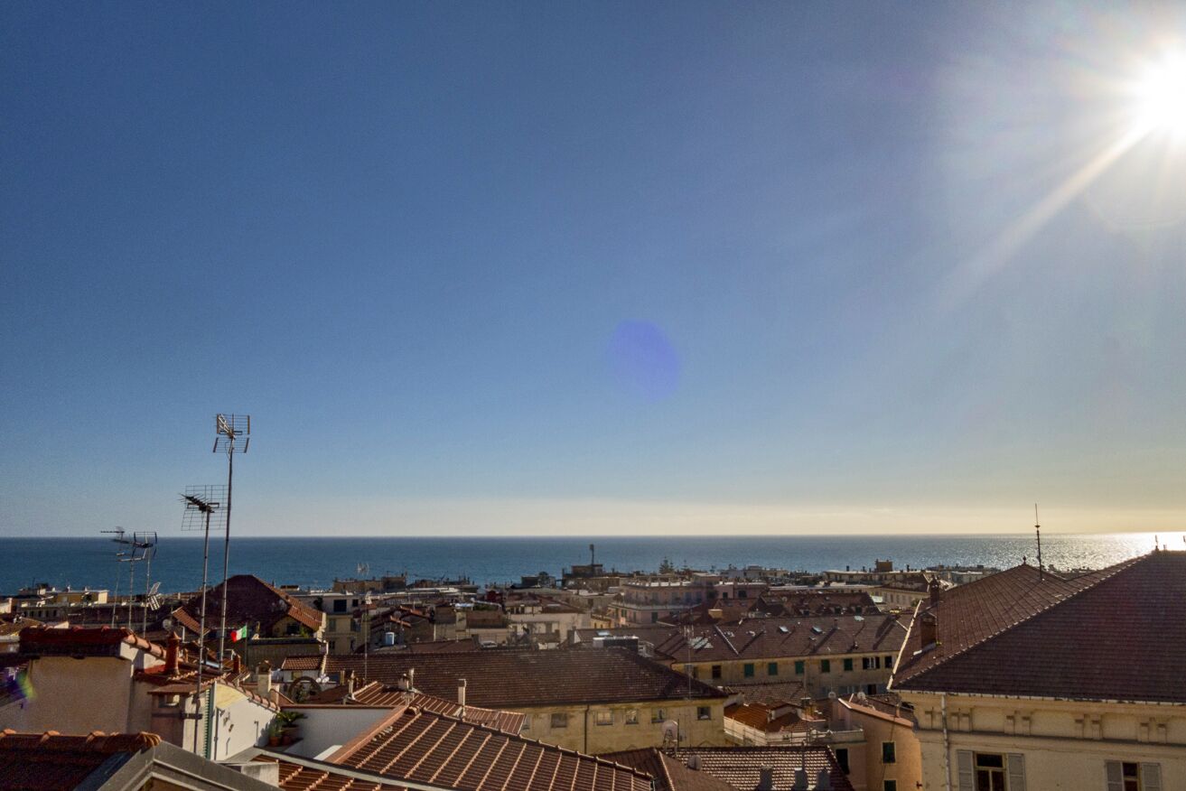 Apartment with sea views in the heart of the old town