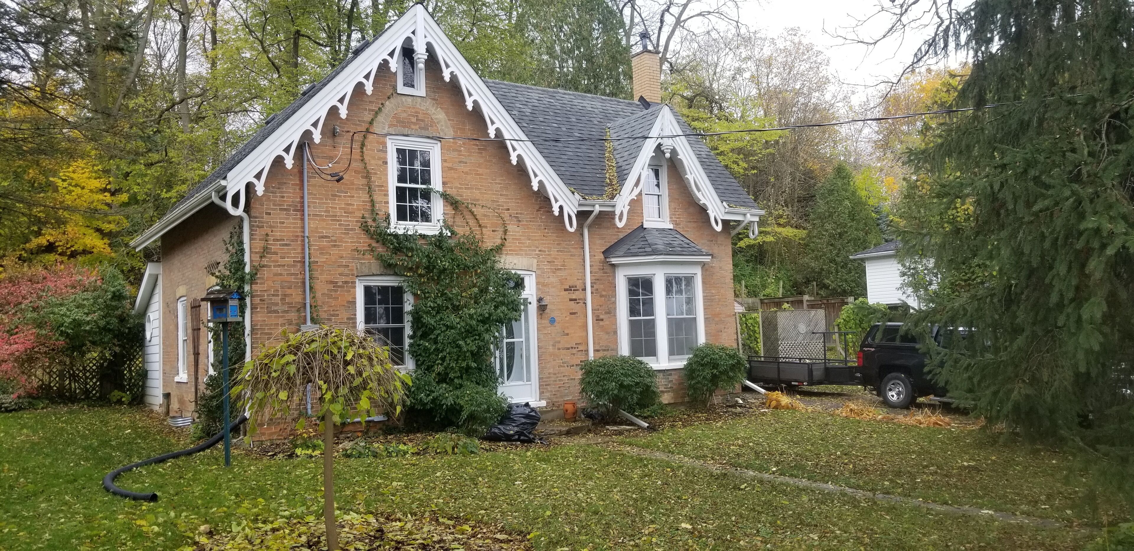 Enchanted Cottage in Paris Ontario