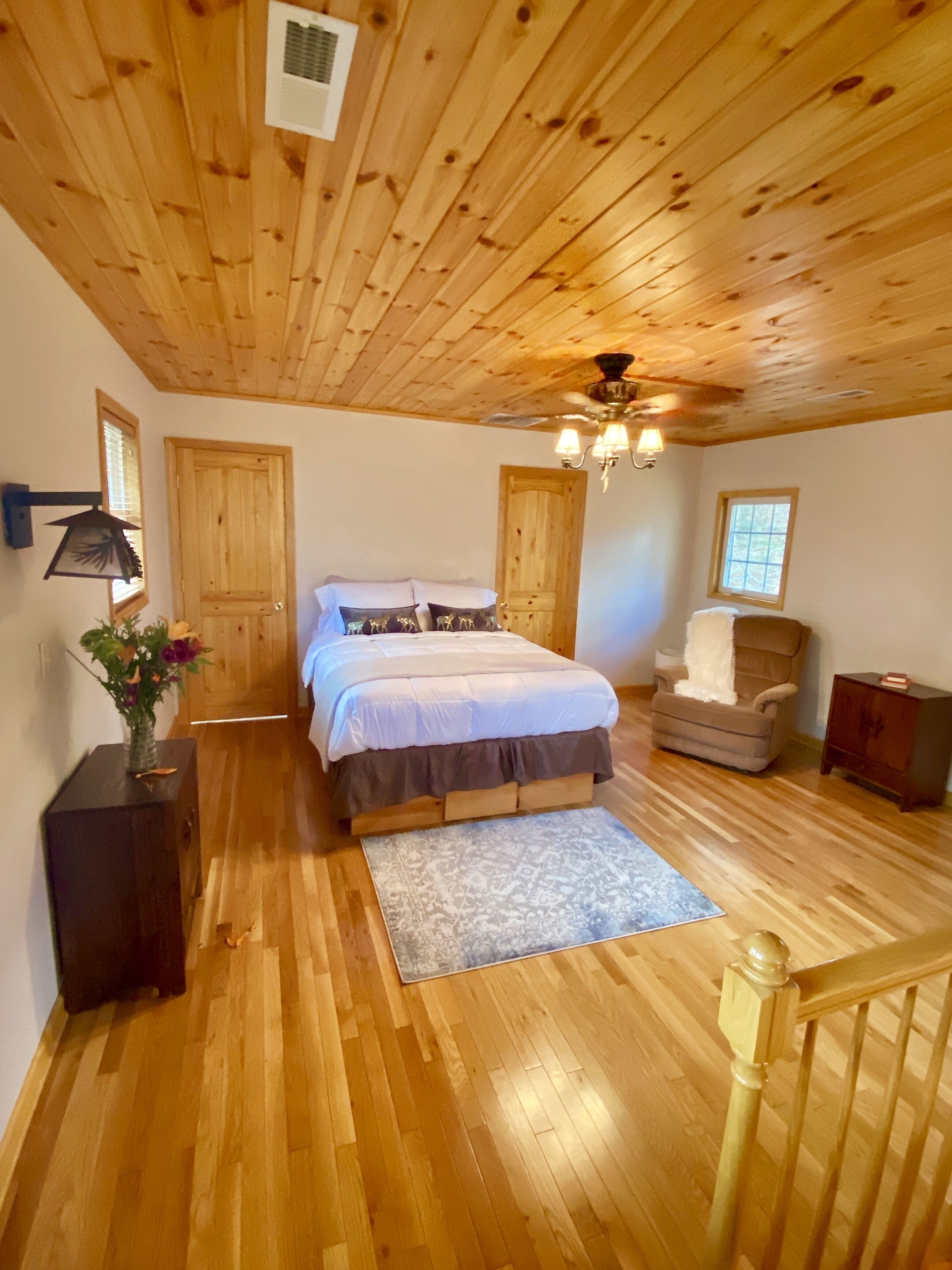 Cabin Home with spectacular rushing stream!