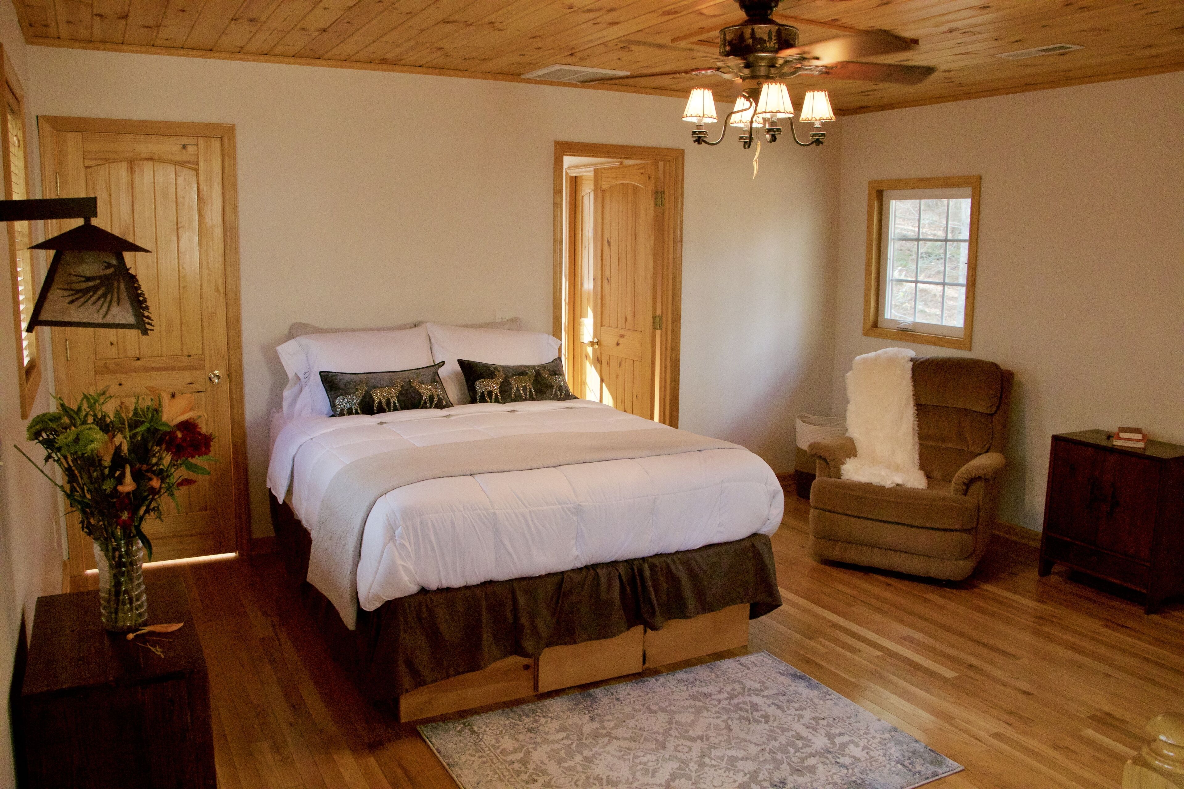 Cabin Home with spectacular rushing stream!